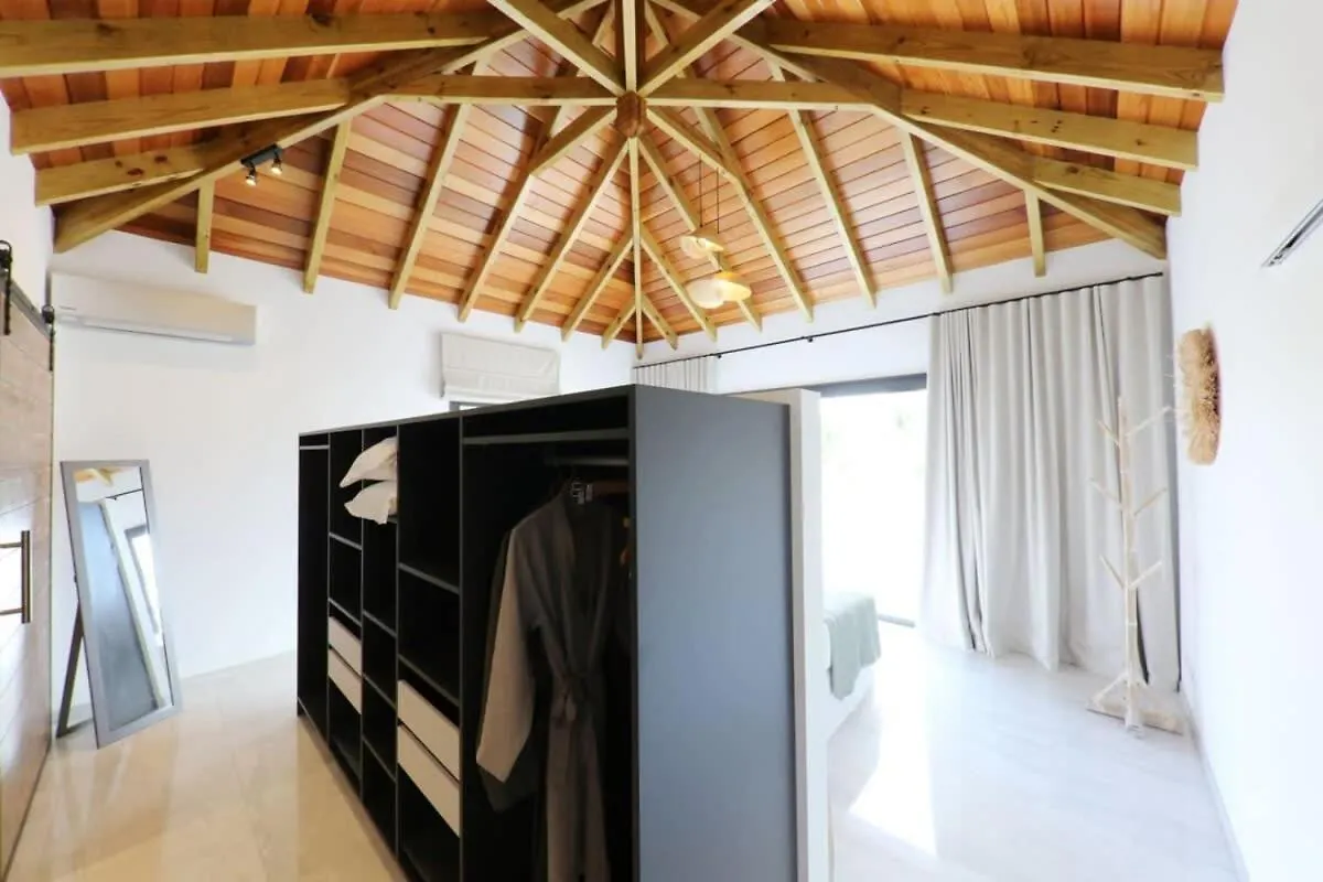 Heavenly Peaceful Villa With Spacious Living Area Petit Cul-de-Sac 0*,  Saint-Barthélemy