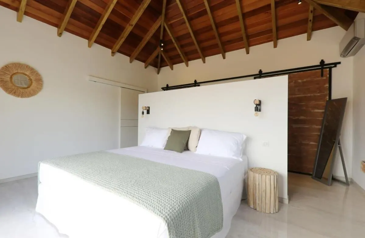 Heavenly Peaceful Villa With Spacious Living Area Petit Cul-de-Sac